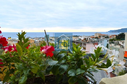 Foto Appartamento a Savona di 148 m² con 6 locali in vendita