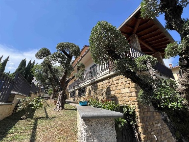 Foto Villa unifamiliare a Pistoia Capostrada di 292 m² con 12 locali