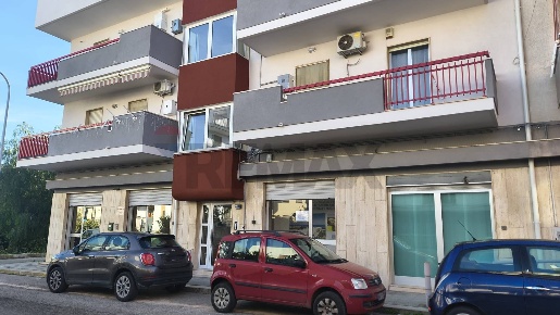 Foto Locale commerciale a Polignano a Mare Centro di 137 m² in affitto