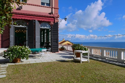 Foto Villa unifamiliare in Via Ademaro De Mari, Bergeggi di 387 m²