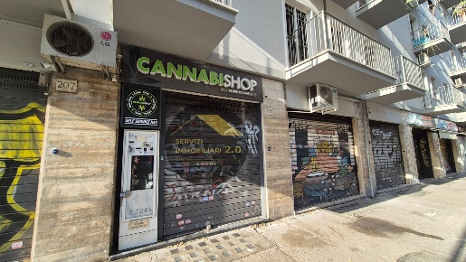 Foto Locale commerciale in Viale Palmiro Togliatti 209, Roma Cinecittà