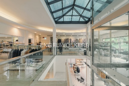 Foto Locale commerciale a Ancona di 1350 m² con 13 locali in affitto