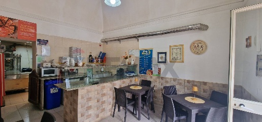 Foto Attività commerciale in Viale XXIV maggio 26, Vieste Centro di 80 m²