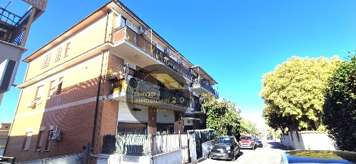 Foto Appartamento in Via Raddusa 9, Roma di 75 m² con 3 locali in vendita