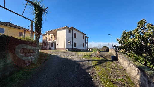 Foto Casa indipendente in Via Paradiso snc, Arpino di 240 m² con 12 locali