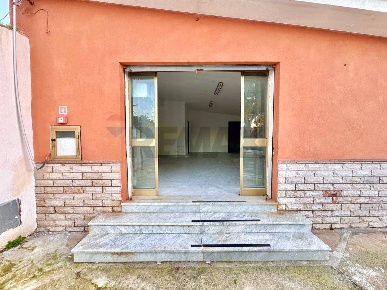 Foto Locale commerciale in Via Partinico snc, Terrasini Centro di 94 m²