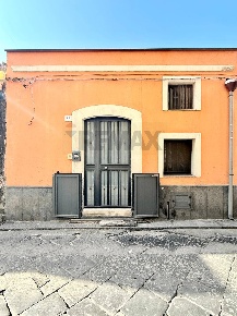 Foto Casa indipendente in Via Anastasio 53, Catania di 78 m² con 70 locali