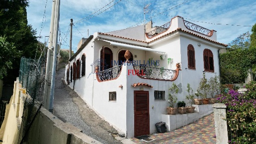 Foto Casa indipendente in VIA SALITA CIMITERO, Messina di 114 m² in vendita