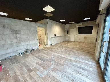 Foto Negozio in VIA MONTE LEONE, Gallarate Moriggia di 55 m² in vendita