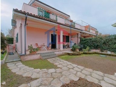 Foto Villa a schiera in viale colle romito, Ardea Colle Romito di 120 m²