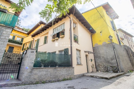 Foto Villa a schiera in Via Giuseppe Garibaldi, Galbiate Sala Al Barro