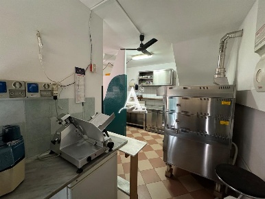 Foto Locale commerciale a Isola Rizza Centro di 50 m² con 2 locali