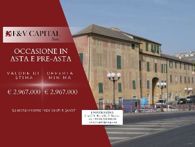 Foto Locale commerciale in Piazza del Popolo, Albenga Centro di 9641 m²