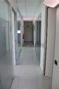 Foto Ufficio in Via Marie Curie, Bolzano di 120 m² con 5 locali in affitto