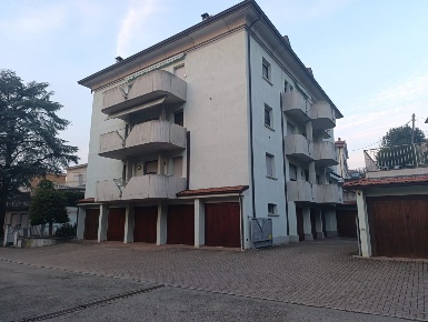 Foto Appartamento a Fornovo di Taro di 115 m² con 6 locali in vendita