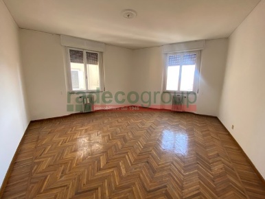 Foto Appartamento in Via Cairoli 40, Livorno di 200 m² con 5 locali