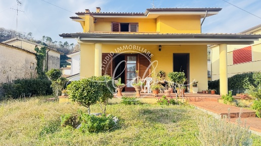 casa indipendente in vendita a Massarosa in zona Bozzano