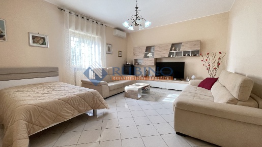Foto Appartamento in Via Cesare Cantu' 20, Bari Ceglie del Campo di 197 m²