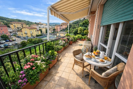 Foto Appartamento in via luigi galvani, La Spezia di 95 m² con 4 locali