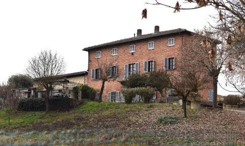 Foto Rustico in via Giovanni Sodano, Isola d'Asti di 248 m² con 8 locali