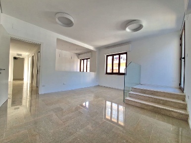 Foto Attività commerciale in Via Emilia 23, Palermo di 186 m² con 7 locali