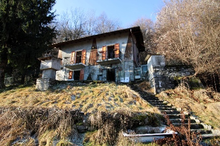 Foto Baita in Via San Zeno 72, Cerano d'Intelvi di 130 m² con 6 locali