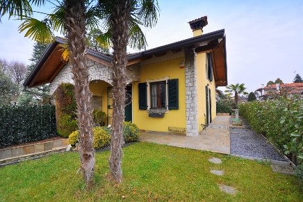 Foto Villa unifamiliare a Arconate Centro di 103 m² con 3 locali in vendita