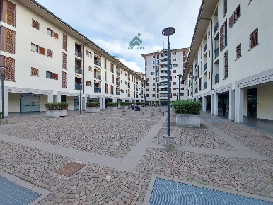 Foto Negozio in VIA caduti bollatesi 16, Bollate Centro di 84 m² in vendita