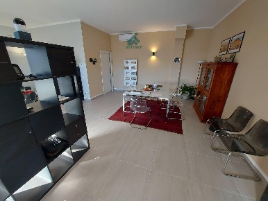 Foto Negozio in VIA francesco belinzoni 4, Cantello Centro di 61 m²