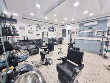 Foto Negozio in giacomo profumo, Napoli San Carlo All'Arena di 70 m²