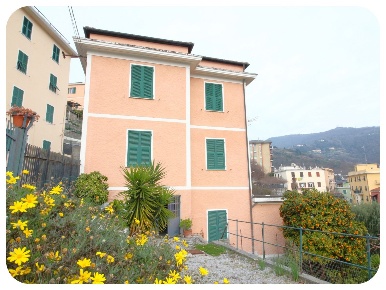 Foto Casa indipendente in Liberti, Genova Rivarolo di 300 m² con 5 locali