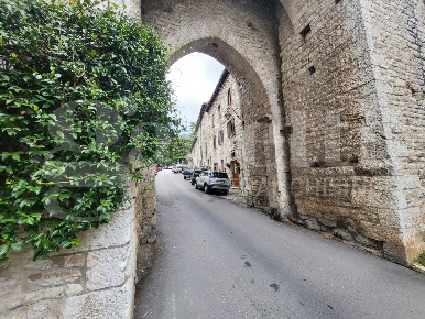 Foto Magazzino in Via Falcucci 4, Gubbio Centro di 25 m² con 1 locali