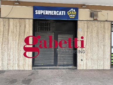 Foto Negozio in Corso De Gasperi 37, San Nicola la Strada di 84 m²