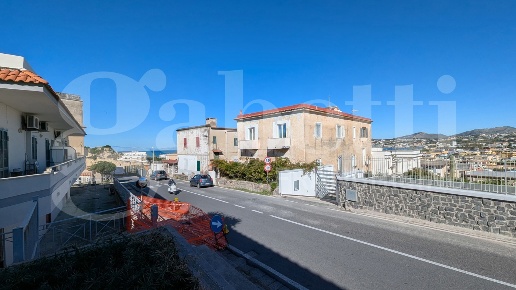 appartamento in vendita a Monte di Procida in zona Torregaveta