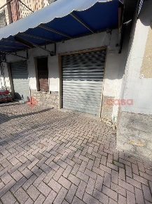 Foto Negozio in Via Simonelli 15, Minturno Centro di 45 m² con 2 locali