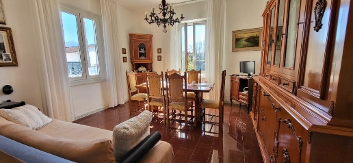 Foto Appartamento a Massa Marina di Massa Centro di 100 m² con 4 locali