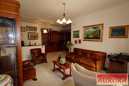 Foto Appartamento a Poggibonsi Centro di 104 m² con 4 locali in vendita