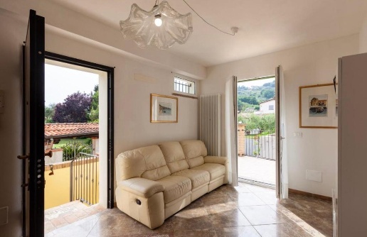 casa semindipendente in vendita a Carrara in zona Marasio