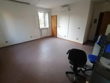 Foto Ufficio a Lucca Sant'Anna di 16 m² con 1 locali in affitto