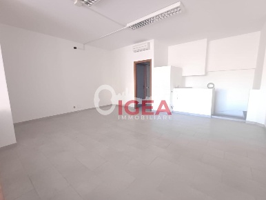 Foto Ufficio a Poggibonsi Centro di 166 m² con 6 locali in vendita