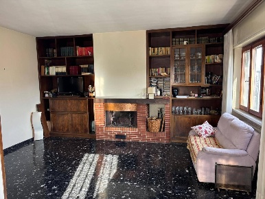 Foto Villa unifamiliare a Pisa San Francesco di 317 m² con 13 locali