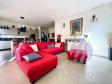 Foto Appartamento a Pietrasanta di 110 m² con 5 locali in vendita