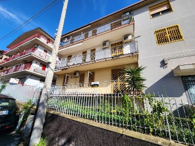 Foto Appartamento in Via del Mandorlo 4, Misterbianco Centro con 3 locali