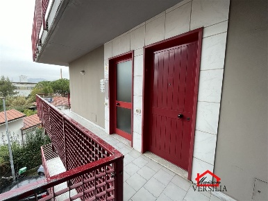 Foto Ufficio a Massa Zona Industriale di 35 m² con 2 locali in affitto