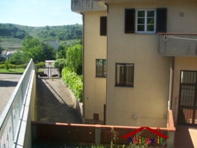 Foto Locale commerciale in VIA GRAZIA DELEDDA, Cavriglia di 700 m²