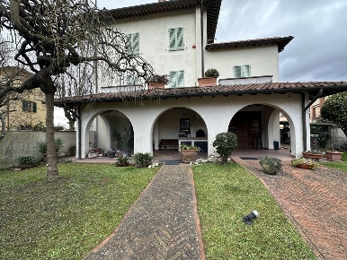 Foto Casale a Città di Castello di 300 m² con 12 locali in vendita