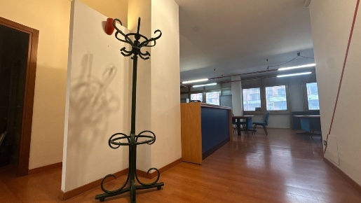 Foto Ufficio in Via Corfu  62, Brescia Brescia Due di 293 m² con 12 locali