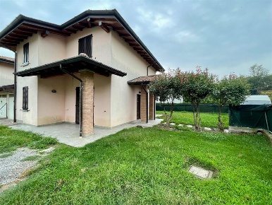 Foto Villa unifamiliare in Via Varese, Vergiate Cimbro di 160 m² in affitto