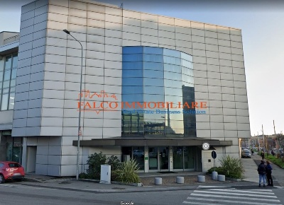 Foto Ufficio in Via Carolina Romani, Bresso di 176 m² con 2 locali
