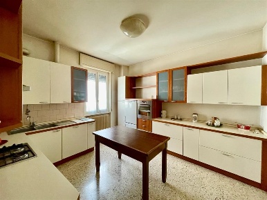 Foto Appartamento in Via Matteotti, Vedano Olona Centro di 90 m² in vendita